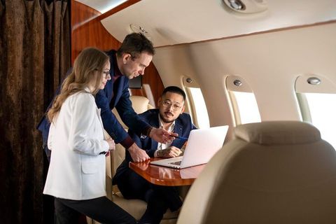 Private Jet Travel Guide With Modern Aviation Technology and Luxury Travel Insights