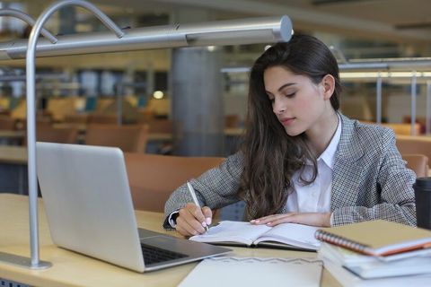 Explore Online MBA Programs With Business Management Courses and Study Information