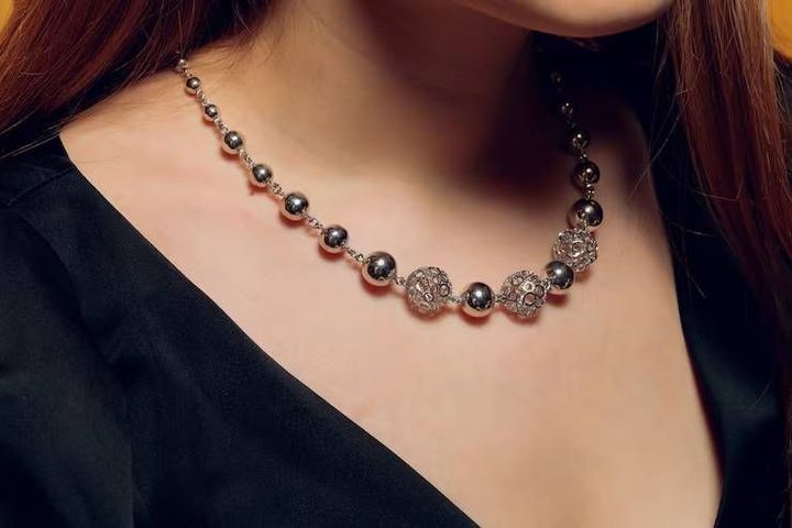 Bold Gemstone Necklaces Guide With Statement Jewelry Styles and Gemstone Details