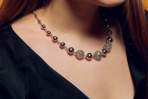Bold Gemstone Necklaces Guide With Statement Jewelry Styles and Gemstone Details